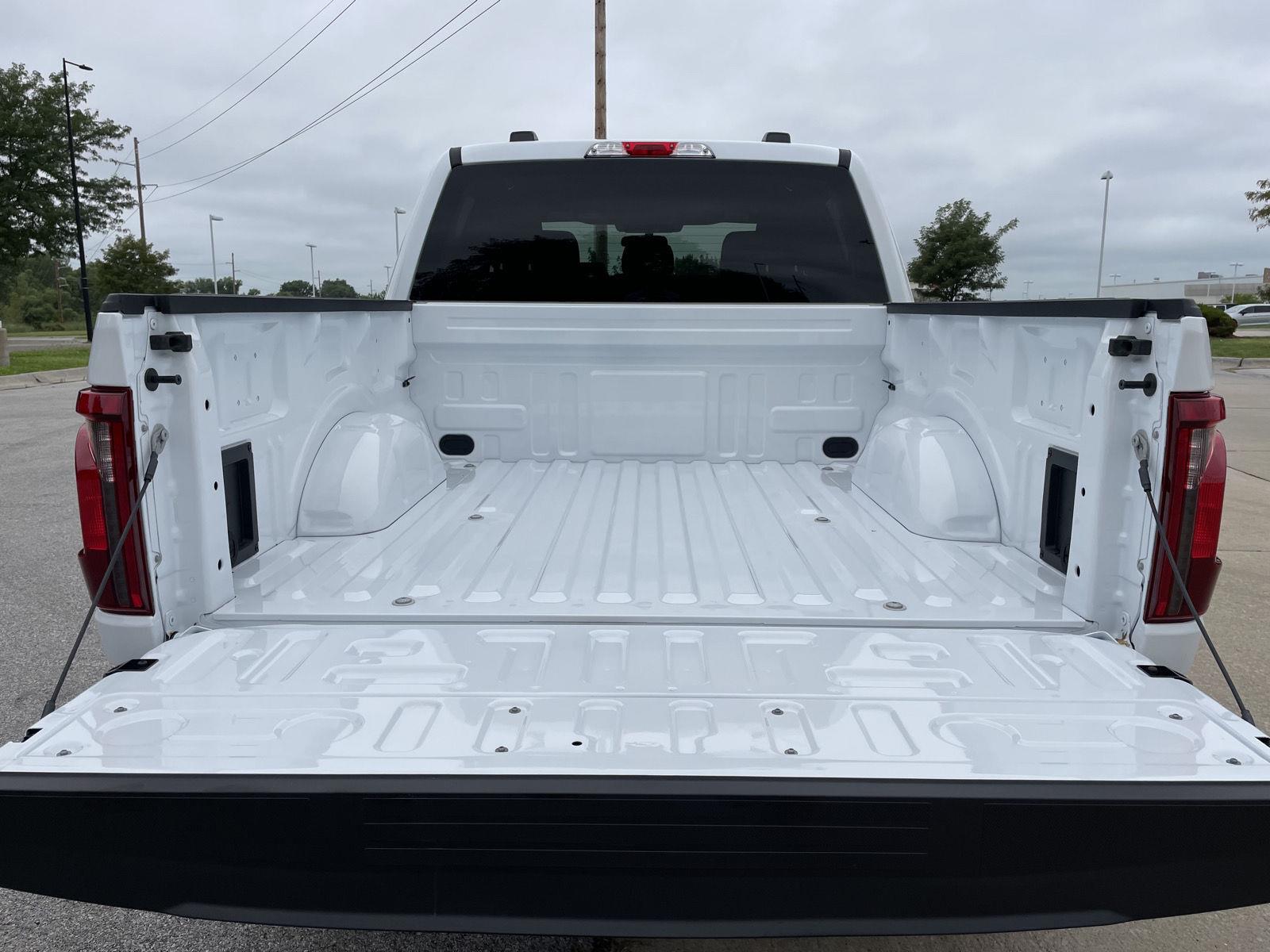 Vehicle photo 33