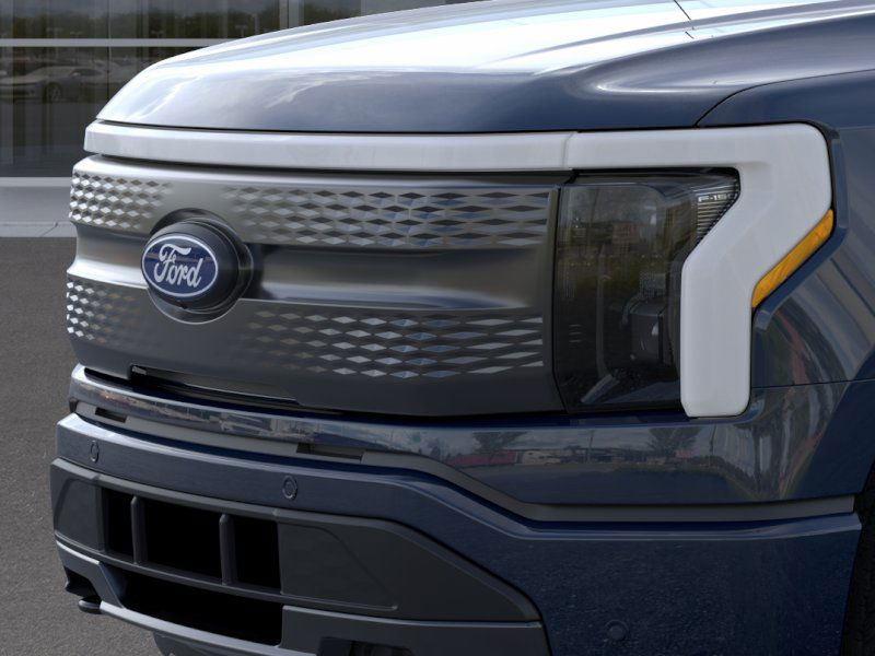 2025 Ford F-150 Lightning photo 17