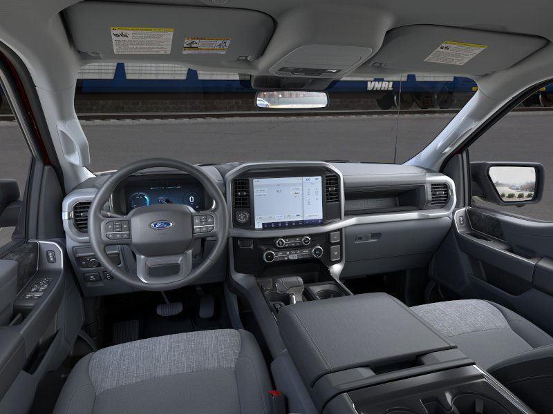 2025 Ford F-150 Lightning XLT photo 9