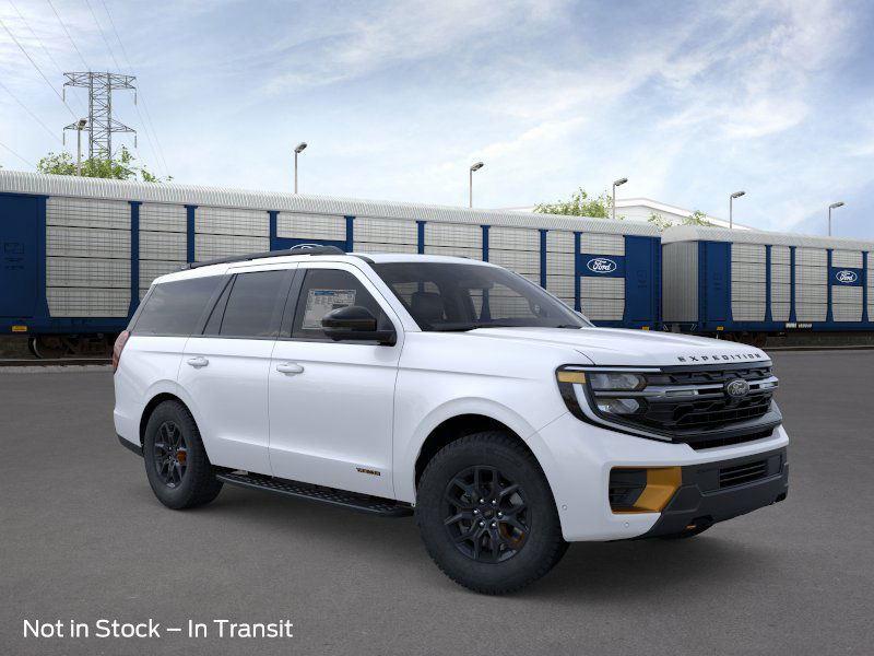 2025 Ford Expedition photo 3