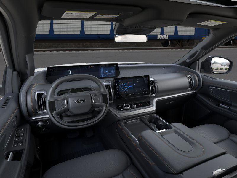 2025 Ford Expedition photo 5