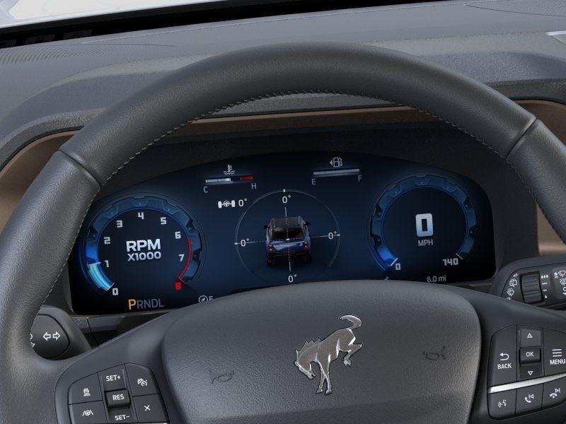 Vehicle photo 13