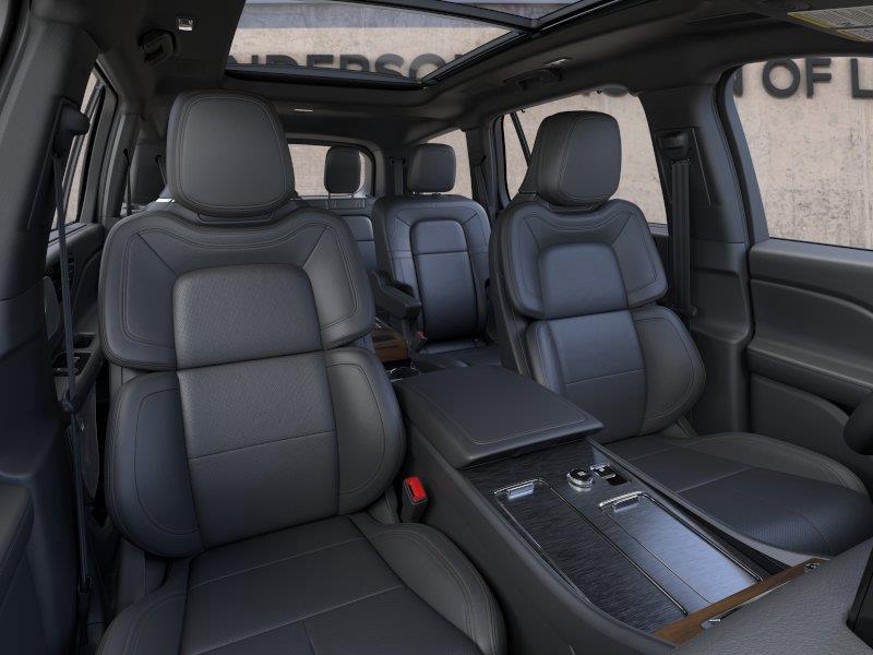 Vehicle photo 10