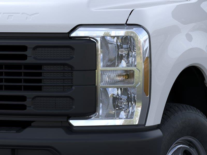 Vehicle photo 18