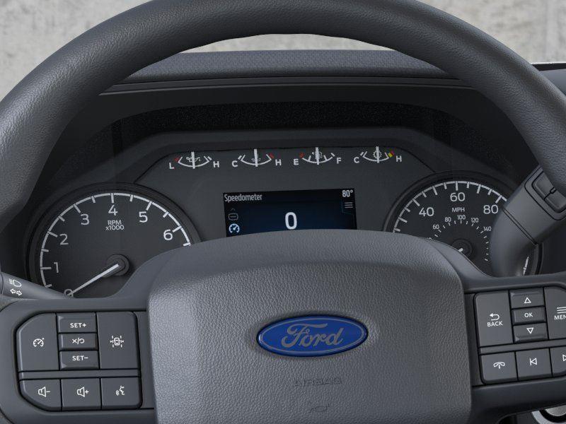 Vehicle photo 13