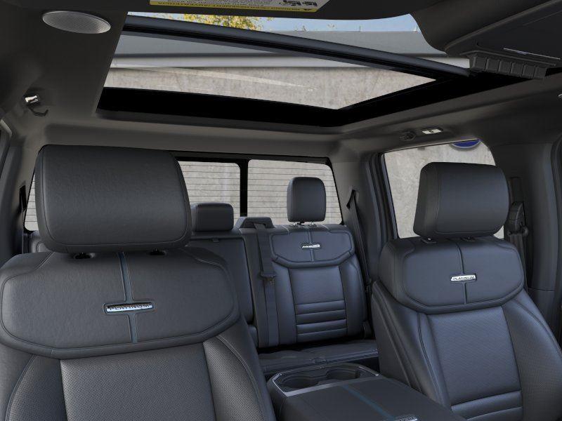 Vehicle photo 22