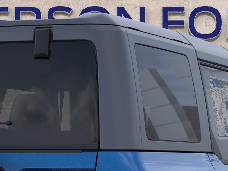 Vehicle photo 25