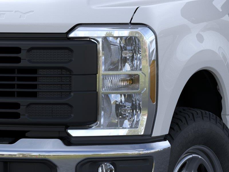 Vehicle photo 18