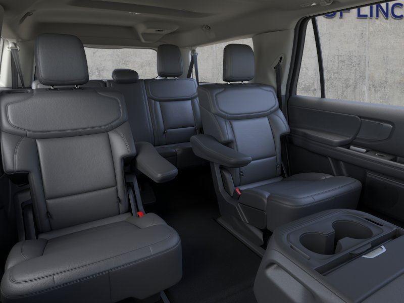 Vehicle photo 11