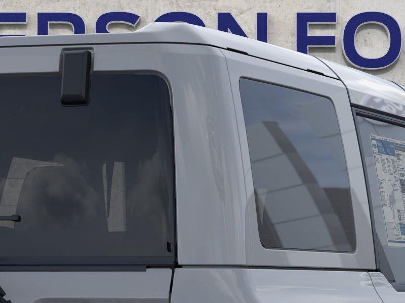 Vehicle photo 25