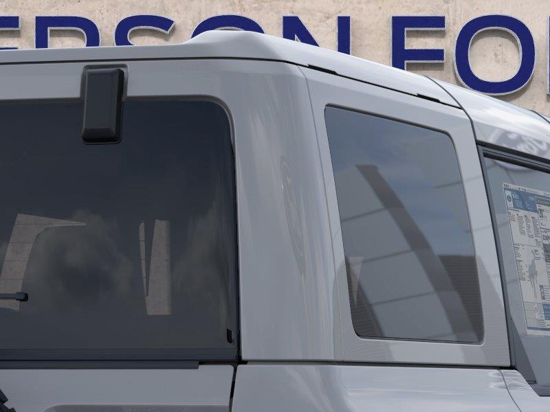Vehicle photo 25