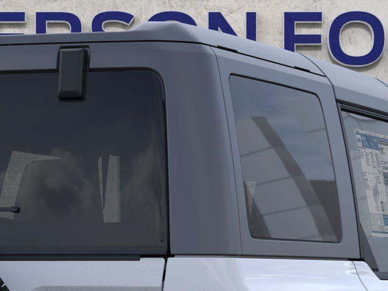 Vehicle photo 25