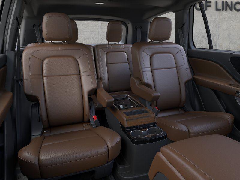 Vehicle photo 11
