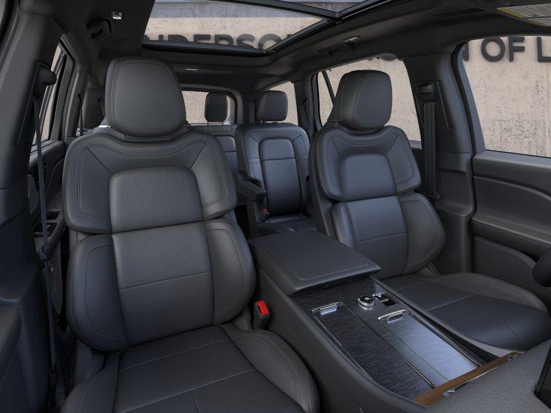 Vehicle photo 10