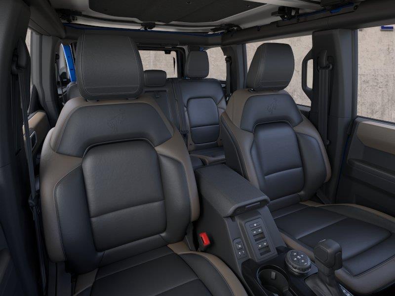 Vehicle photo 10
