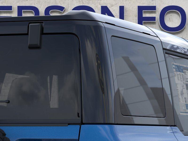 Vehicle photo 25