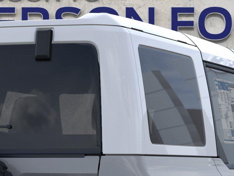 Vehicle photo 25