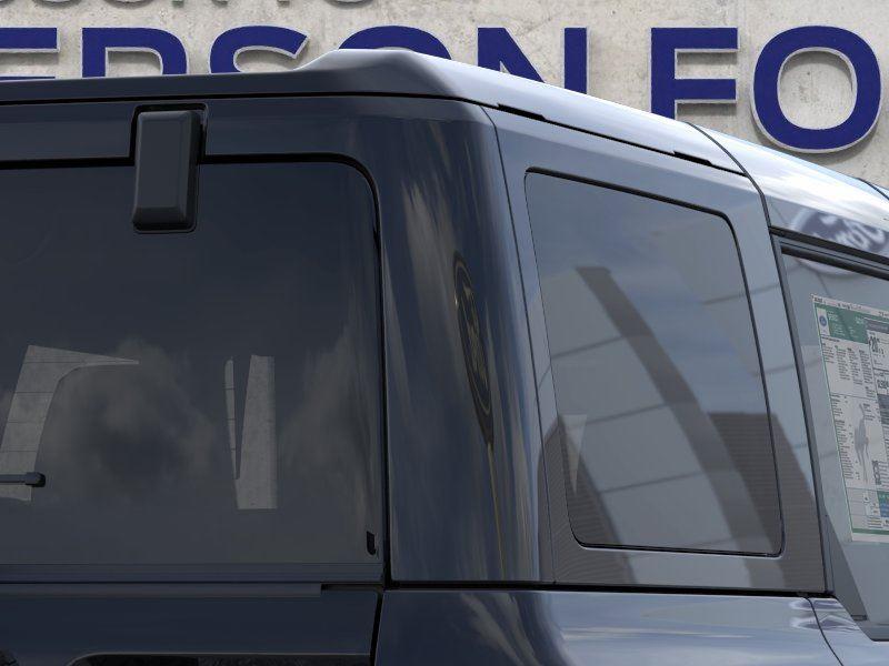 Vehicle photo 25