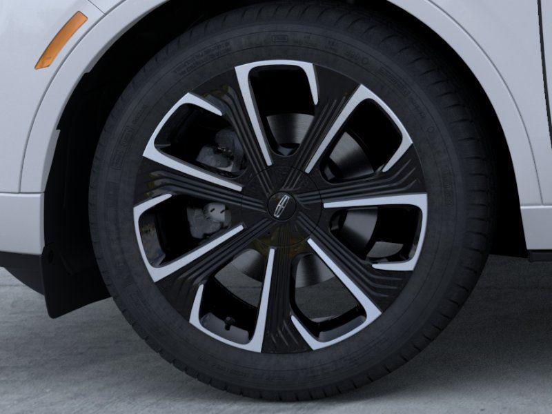 Vehicle photo 19