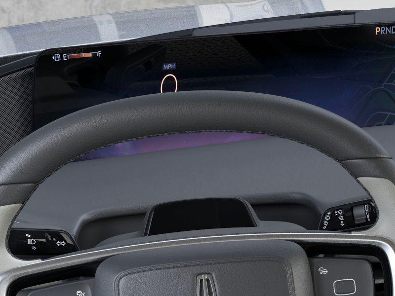 Vehicle photo 13
