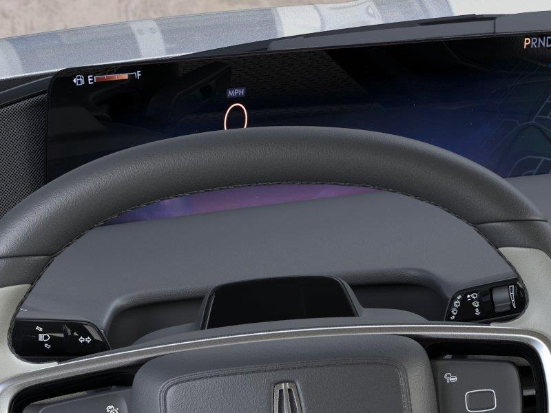 Vehicle photo 13