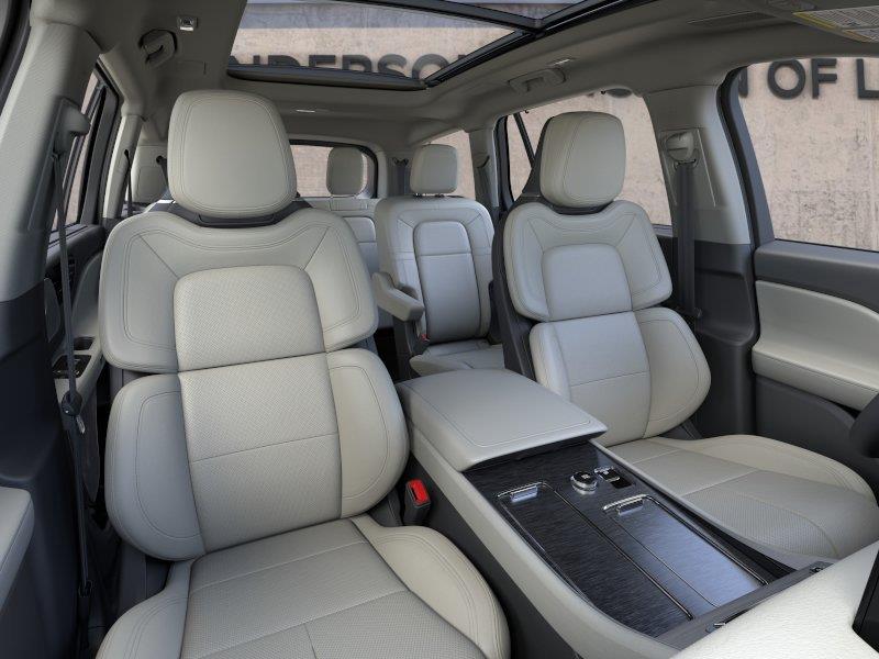 Vehicle photo 10