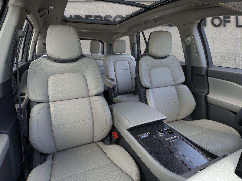 Vehicle photo 10