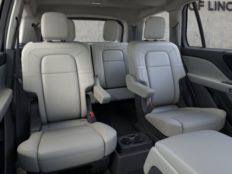Vehicle photo 11