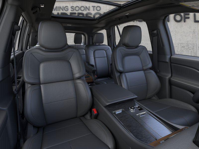 Vehicle photo 10