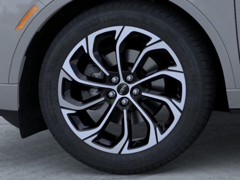 Vehicle photo 19