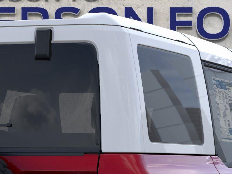 Vehicle photo 25