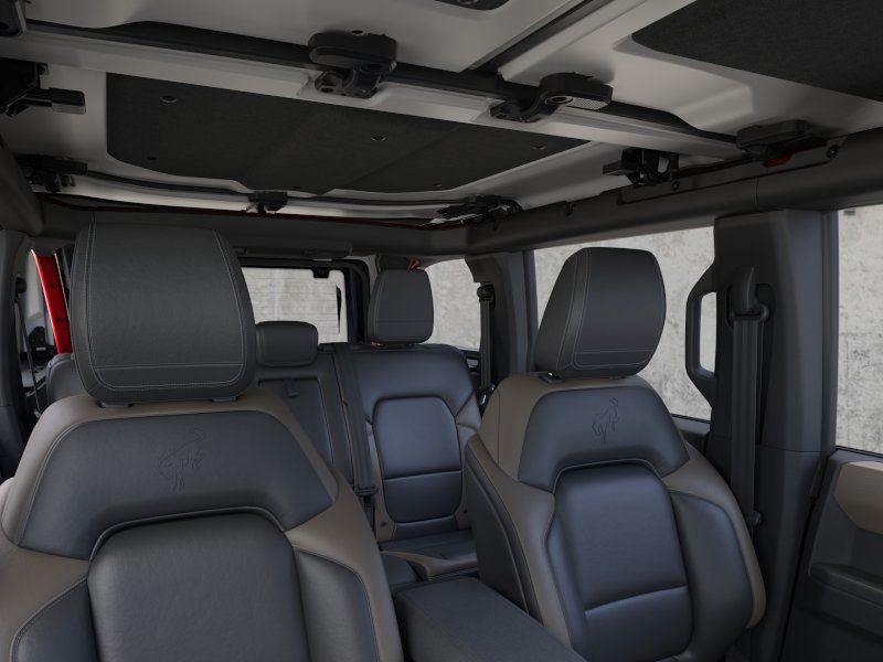 Vehicle photo 12