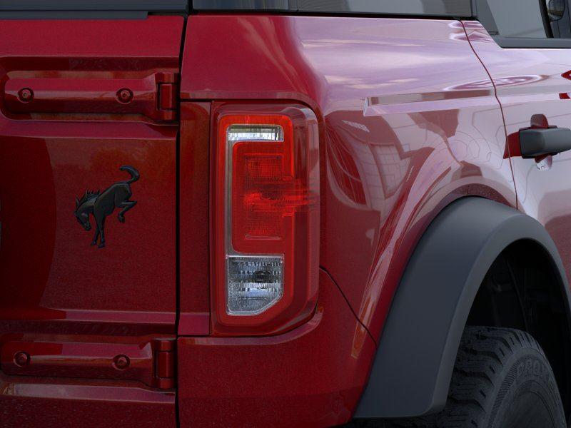 Vehicle photo 23