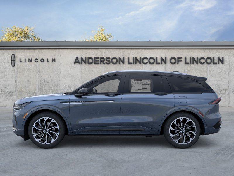 Vehicle photo 3