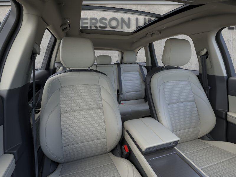 Vehicle photo 10