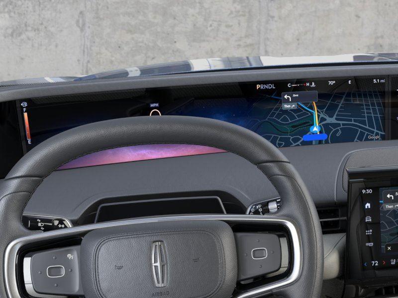 Vehicle photo 13