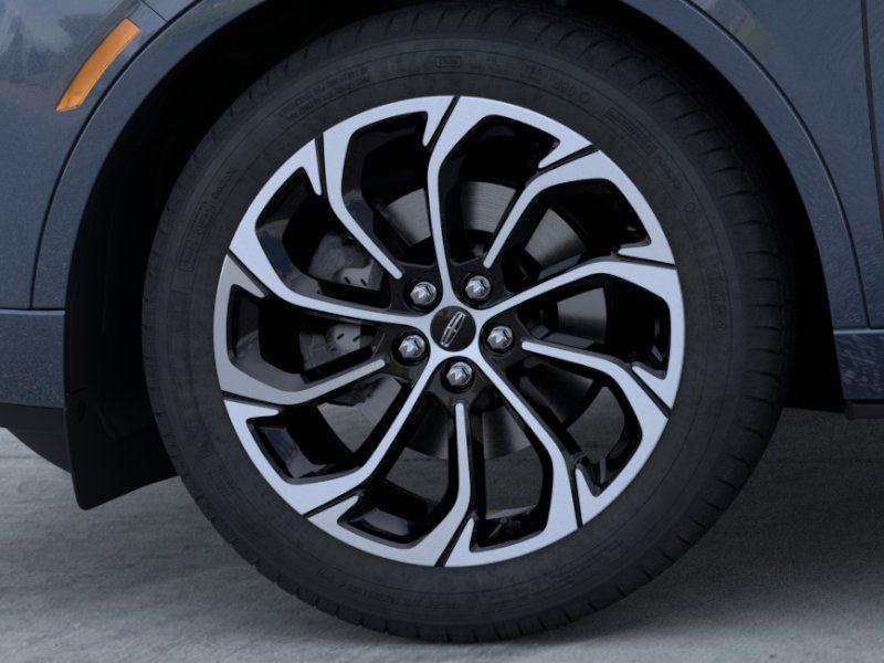 Vehicle photo 19