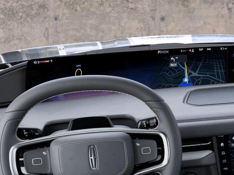 Vehicle photo 13