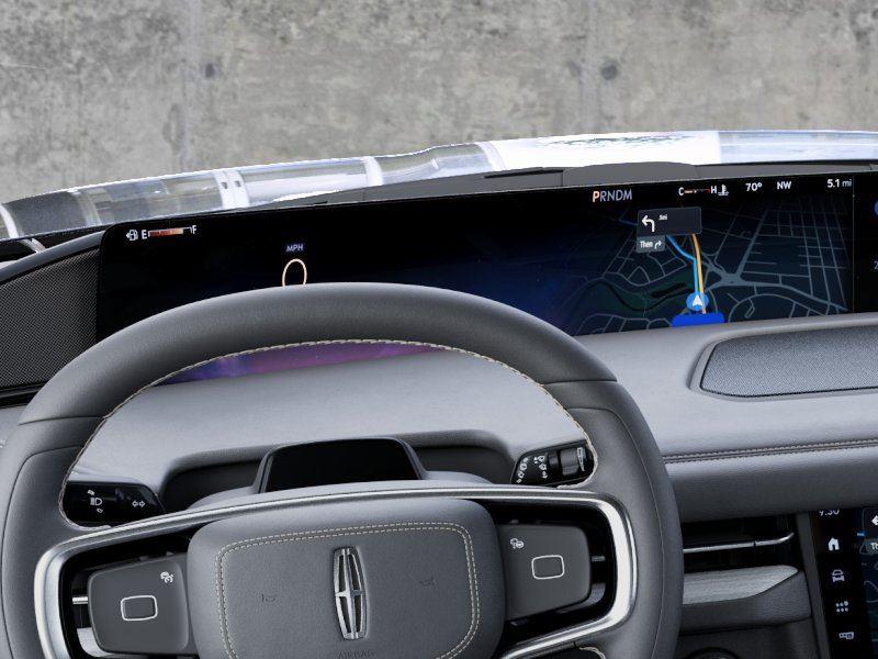 Vehicle photo 13