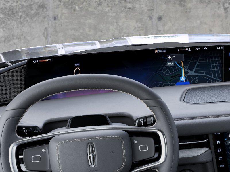 Vehicle photo 13