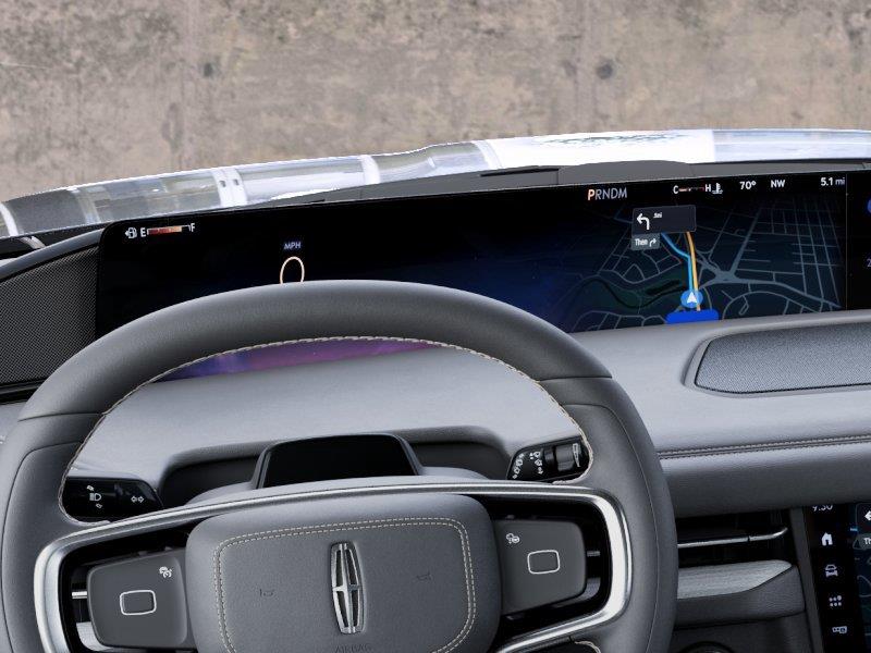 Vehicle photo 13