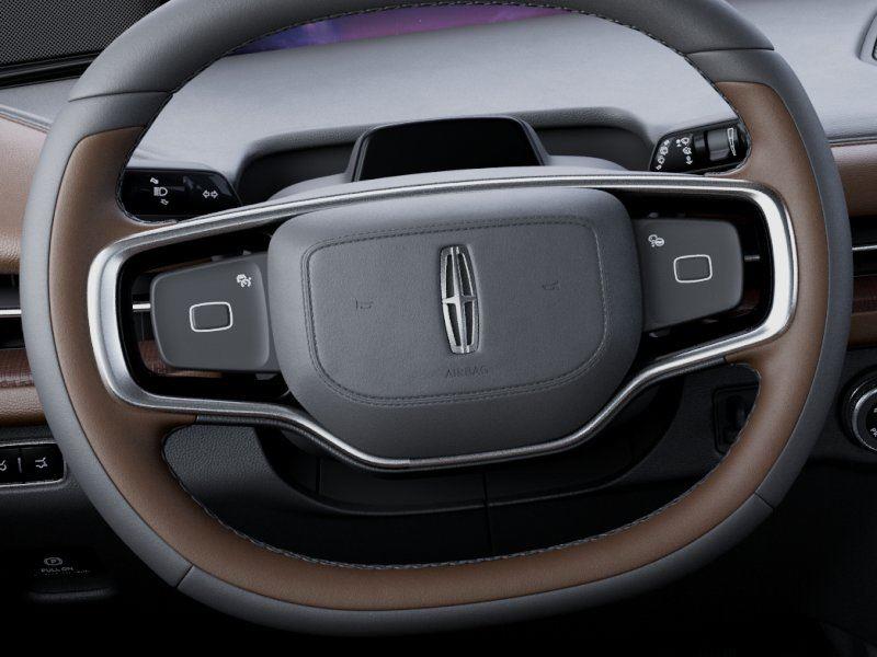 Vehicle photo 12