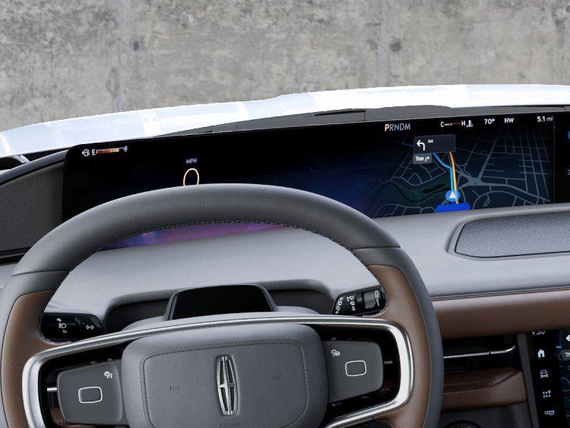 Vehicle photo 13