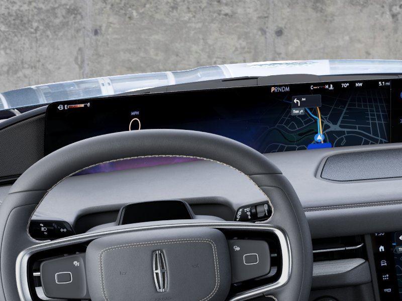 Vehicle photo 13