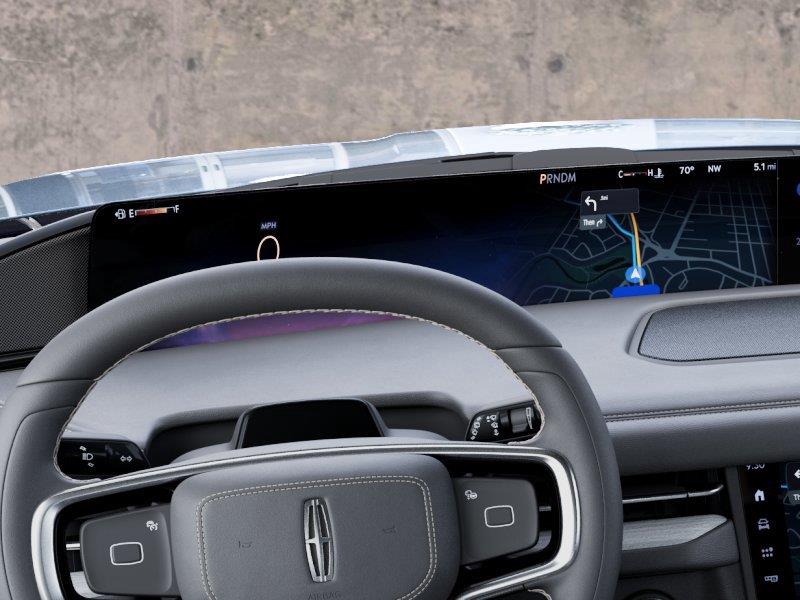 Vehicle photo 13