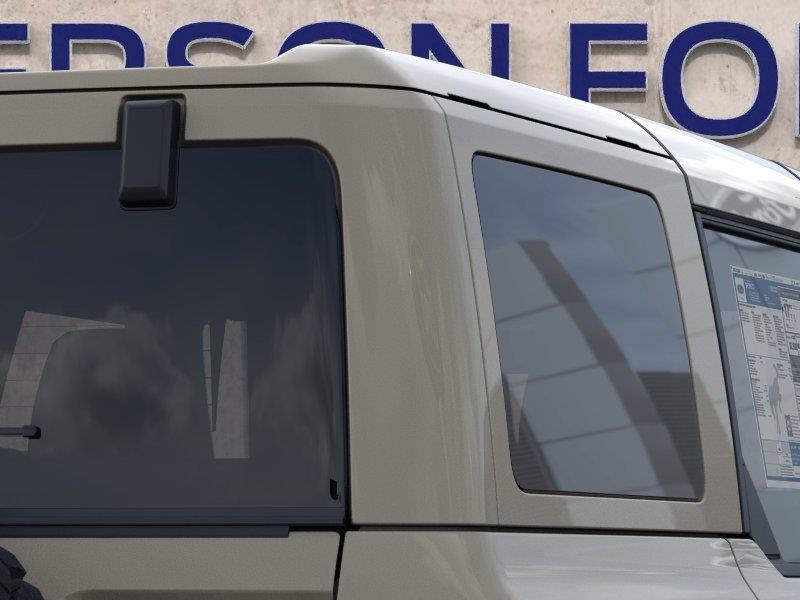 Vehicle photo 25