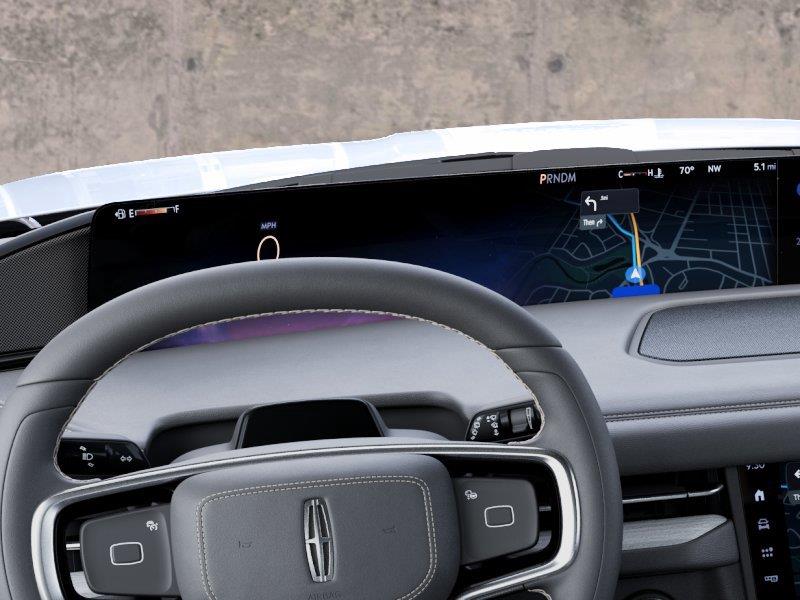 Vehicle photo 13