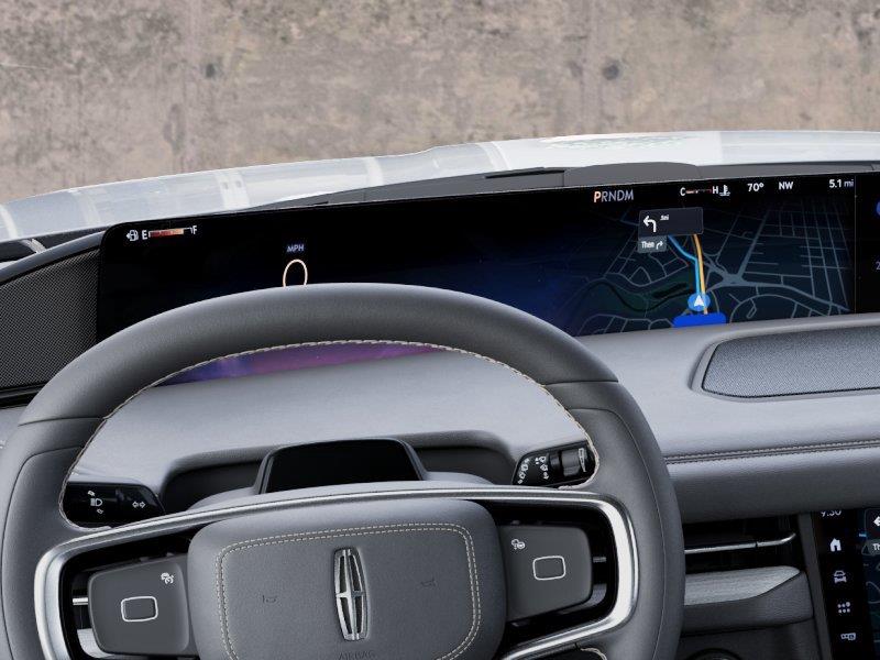 Vehicle photo 13