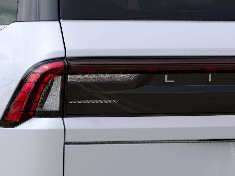 Vehicle photo 21