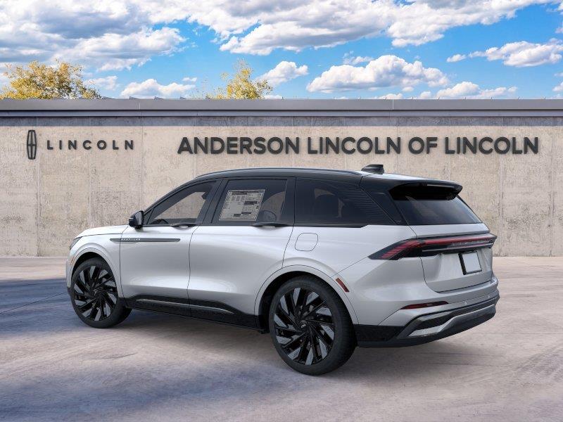 Vehicle photo 4